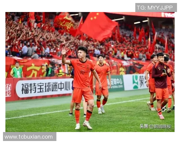 两大足球巨星同框合影引发球迷热议展现绿茵场上惺惺相惜情谊 两大足球巨星同框合影引发球迷热议展现绿茵场上惺惺相惜情谊