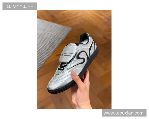 足球明星是否需要购买球鞋 他们的装备背后有哪些秘密